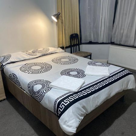 371 Cranbrook Rd Ig2 Hotel Ilford Luaran gambar