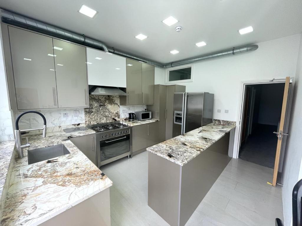 371 Cranbrook Rd Ig2 Hotel Ilford Luaran gambar
