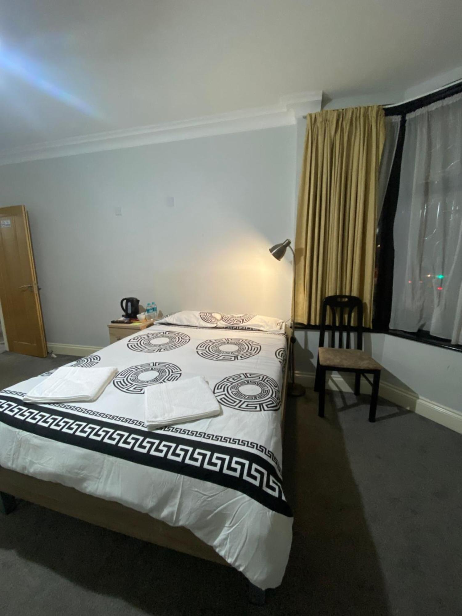 371 Cranbrook Rd Ig2 Hotel Ilford Luaran gambar