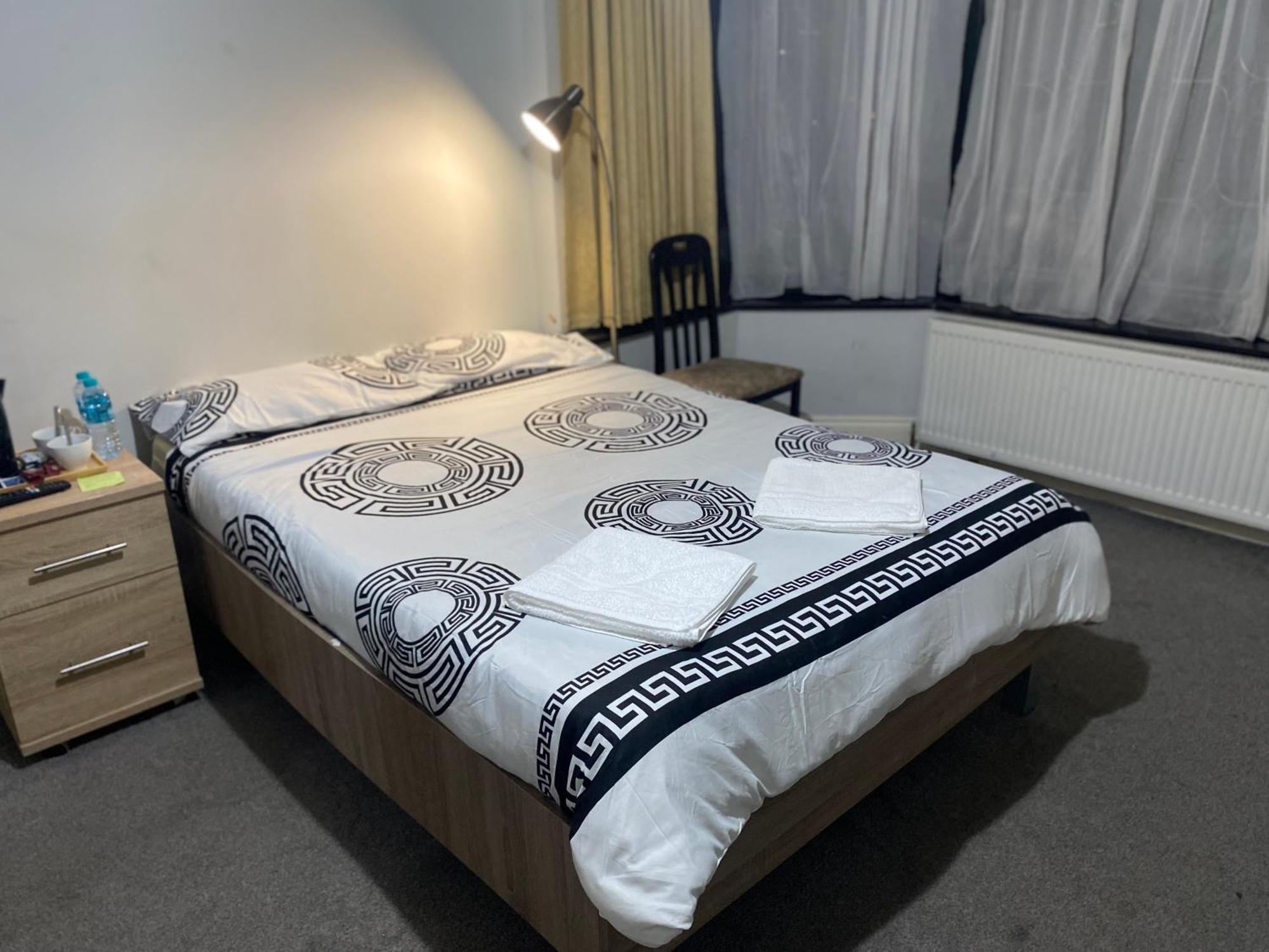 371 Cranbrook Rd Ig2 Hotel Ilford Luaran gambar